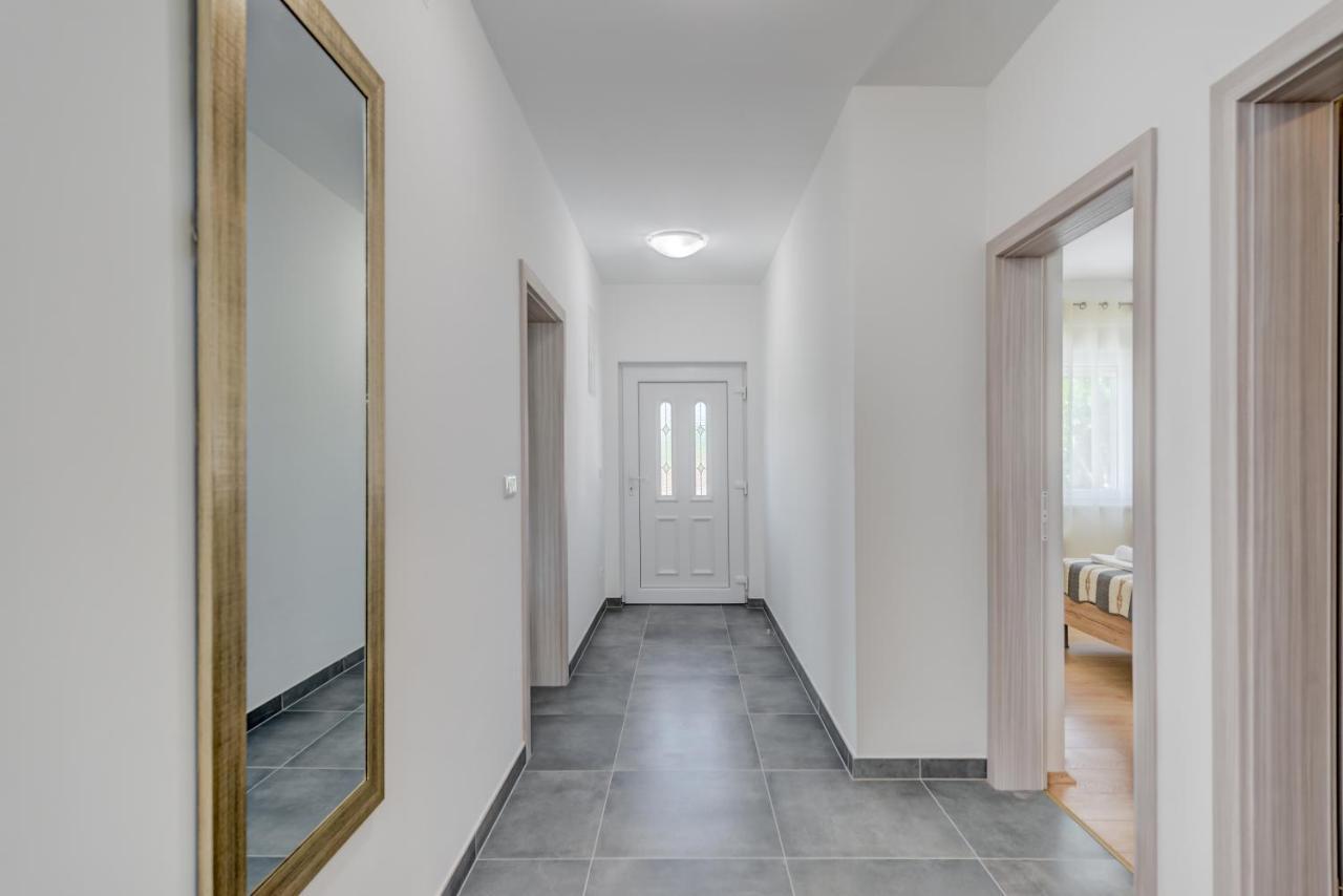 Vacation Home Zdravka Kastela Exterior photo