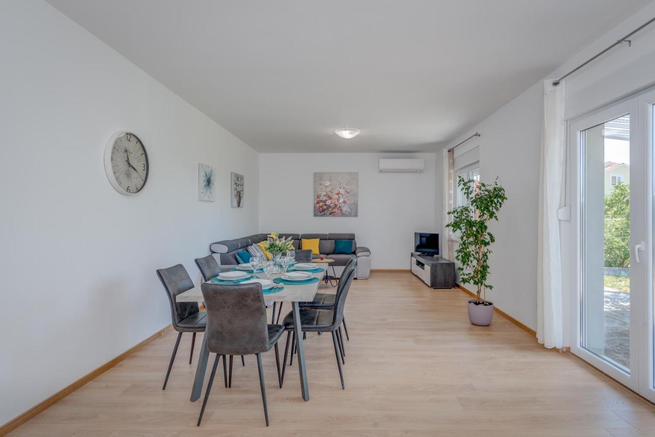 Vacation Home Zdravka Kastela Exterior photo